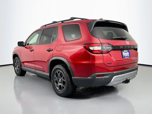 Certified 2025 Honda Pilot TrailSport image 7