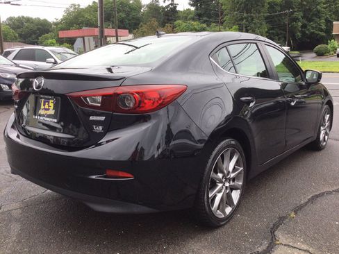 Used 2018 MAZDA MAZDA3 Touring FWD image 8