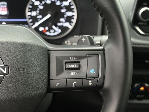 Used 2025 Nissan Rogue SV image 12