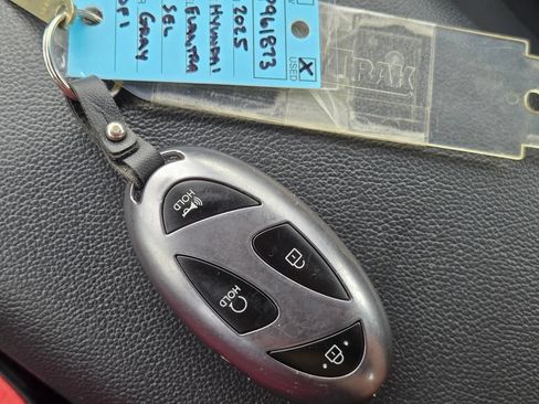 Used 2025 Hyundai Elantra SEL FWD image 31