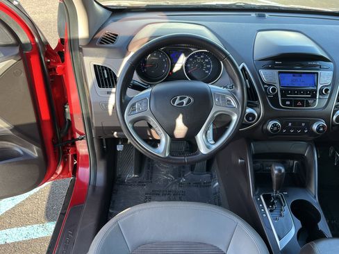 Used 2012 Hyundai Tucson GLS image 12