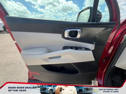 Used 2021 Kia Sorento S image 24