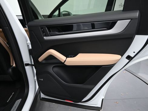 New 2025 Porsche Cayenne Coupe image 15