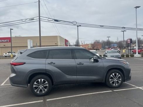 Used 2020 Toyota Highlander XLE image 12