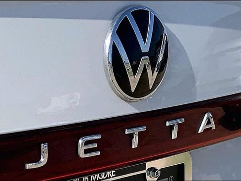 Certified 2025 Volkswagen Jetta Sport FWD image 8