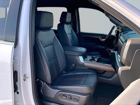 Used 2024 Chevrolet Silverado 2500 High Country w/ Technology Package AWD/4WD image 8