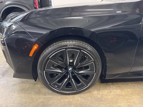 Used 2025 BMW i7 xDrive60 w/ Executive Package AWD/4WD image 5