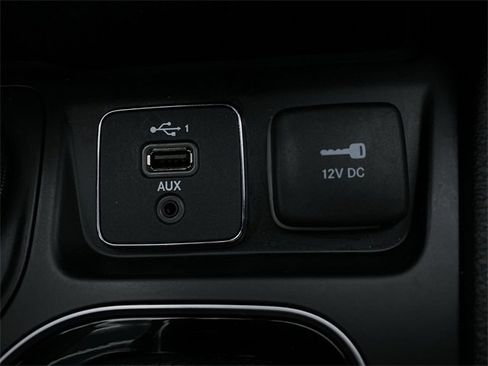 Used 2023 Jeep Cherokee Altitude Lux image 10