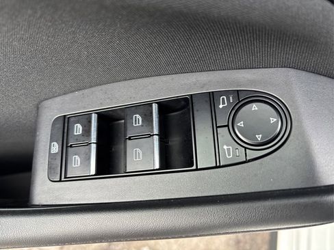 Used 2022 MAZDA MAZDA3 s image 32