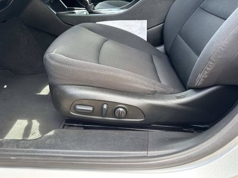 Used 2022 Chevrolet Malibu LT FWD image 16