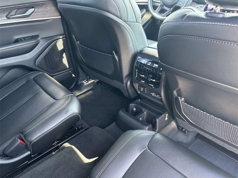 New 2025 Jeep Grand Cherokee L Limited w/ Black Appearance Package image 15