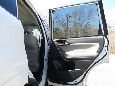 Used 2015 Subaru Forester 2.5i Premium w/ All-Weather Package image 15