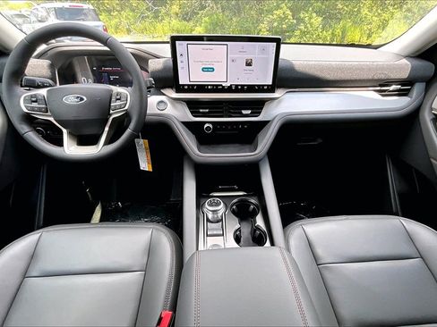 New 2025 Ford Explorer Active w/ Active Comfort Package image 4