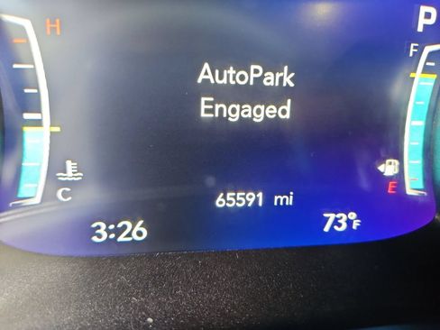 Used 2023 Chrysler Pacifica Touring-L FWD image 16