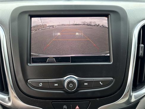 Used 2022 Chevrolet Equinox LS image 18