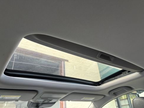 Used 2018 Honda CR-V Touring image 41