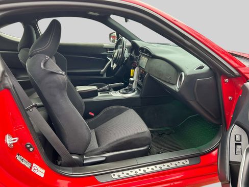 Used 2017 Toyota 86 Auto (Natl) RWD image 12