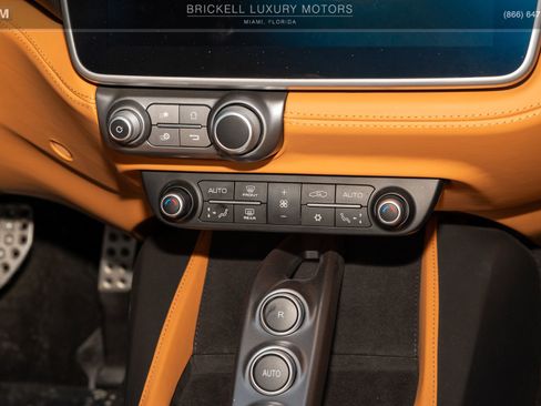 Used 2019 Ferrari Portofino image 26