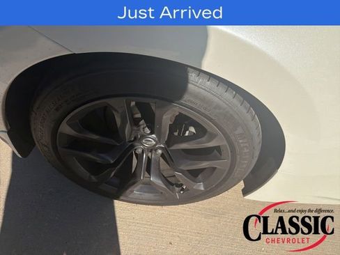 Used 2018 Nissan 370Z Roadster image 13