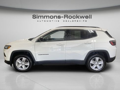 Used 2022 Jeep Compass Latitude w/ Convenience Group AWD/4WD image 2