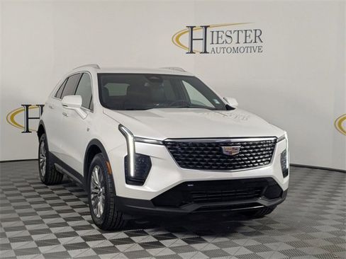 Used 2024 Cadillac XT4 Premium Luxury image 2