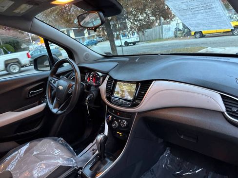 Used 2019 Chevrolet Trax LT image 17