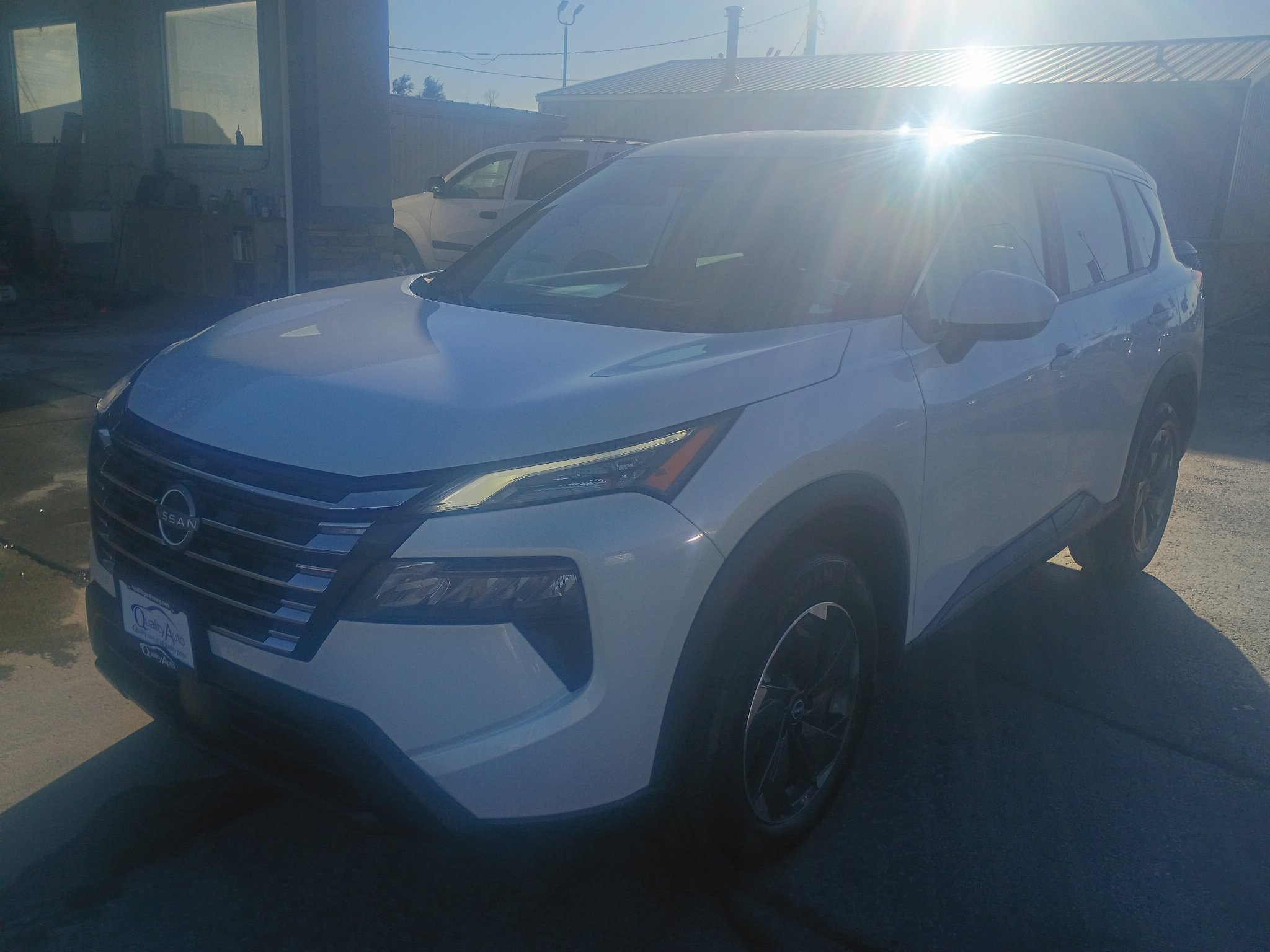 Used 2025 Nissan Rogue SV AWD/4WD image 2
