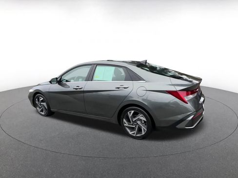 Used 2025 Hyundai Elantra SEL image 10