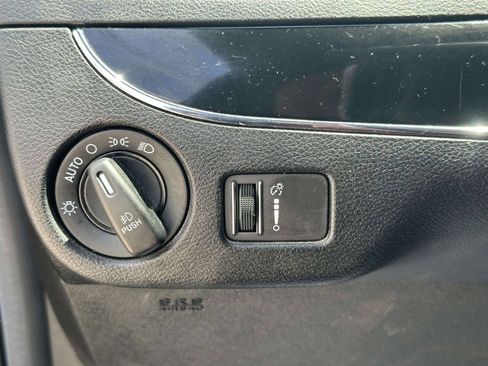 Used 2020 Dodge Grand Caravan SE FWD image 25