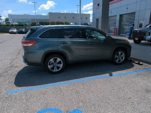 Used 2019 Toyota Highlander Limited AWD/4WD image 8