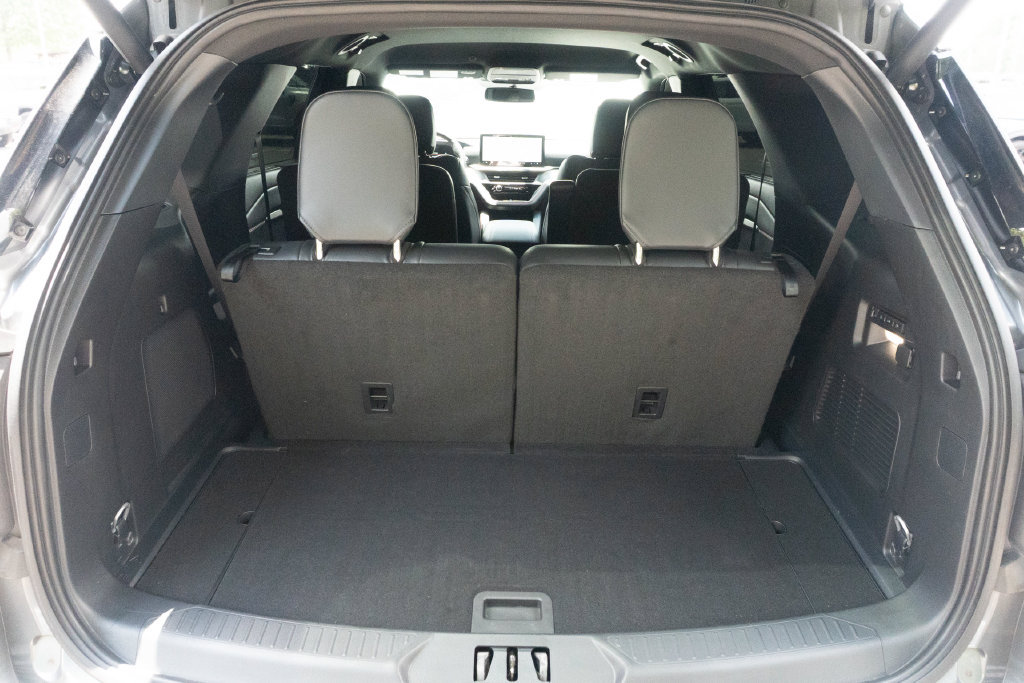 Used 2025 Ford Explorer ST-Line w/ Premium Package RWD image 15