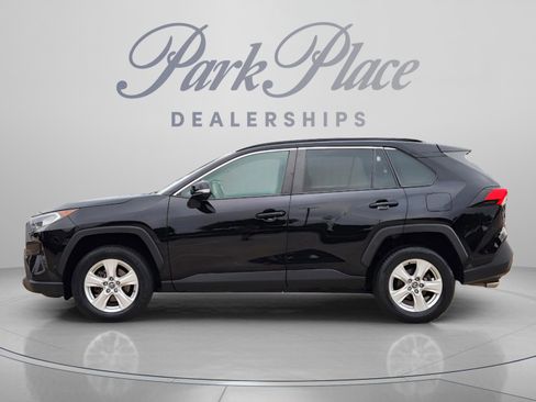 Used 2021 Toyota RAV4 XLE w/ Convenience Package AWD/4WD image 2