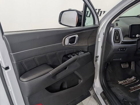 Used 2024 Kia Sorento SX AWD/4WD image 11