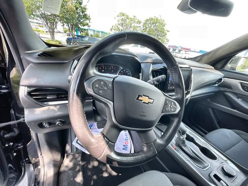 Used 2022 Chevrolet Traverse LT FWD image 10