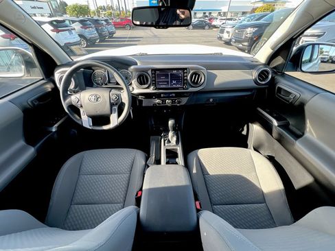 Used 2022 Toyota Tacoma SR5 RWD image 17