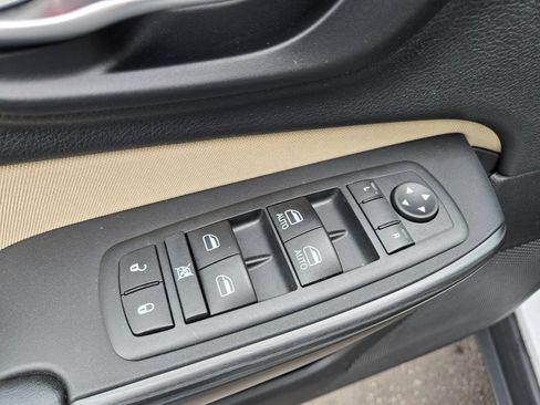 Used 2015 Jeep Cherokee Latitude w/ Cold Weather Group AWD/4WD image 16