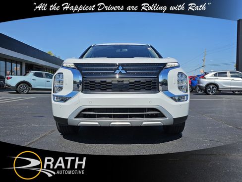New 2025 Mitsubishi Outlander SE image 3