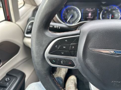 Used 2017 Chrysler Pacifica Touring-L image 23