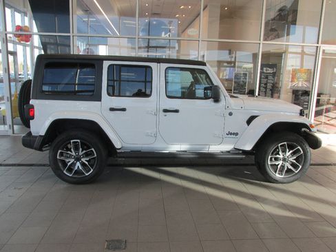 Used 2024 Jeep Wrangler Sport S w/ Convenience Group image 8