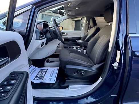 Used 2018 Chrysler Pacifica Touring Plus image 4