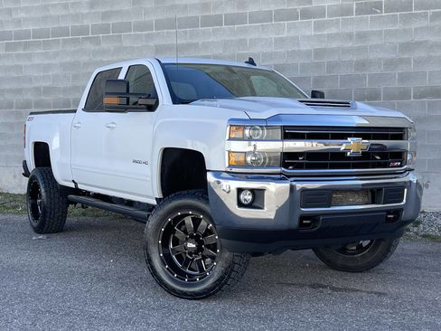 Used 2019 Chevrolet Silverado 2500 LT image 1