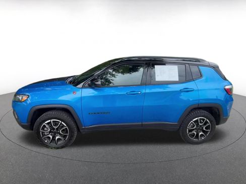 Used 2025 Jeep Compass Trailhawk AWD/4WD image 9