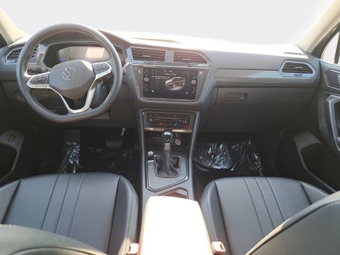 Used 2024 Volkswagen Tiguan SE FWD image 9