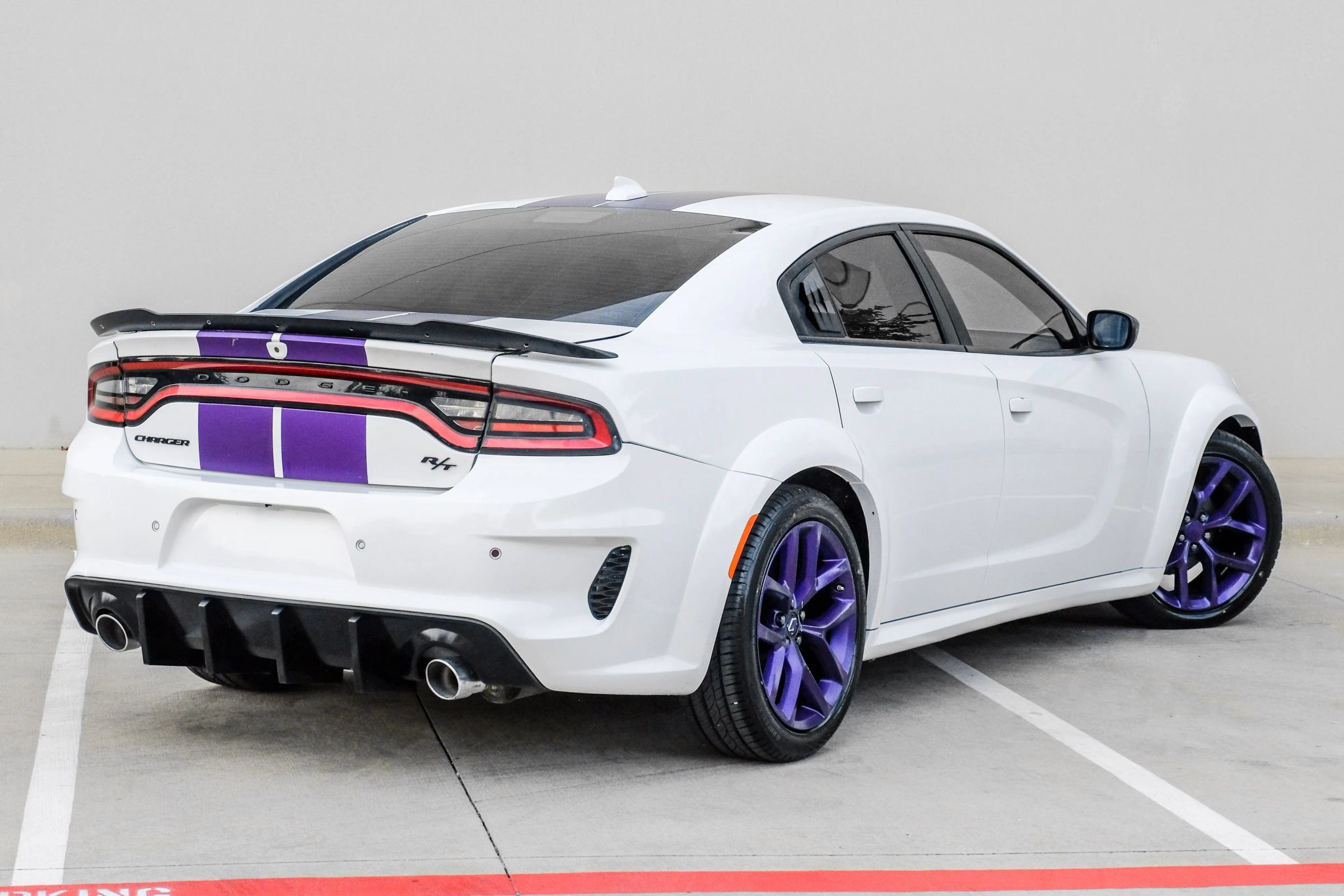 Used 2022 Dodge Charger R/T w/ Blacktop Package RWD image 4
