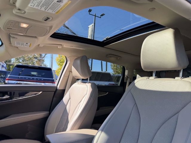 Used 2023 Lincoln Nautilus Reserve AWD/4WD image 12