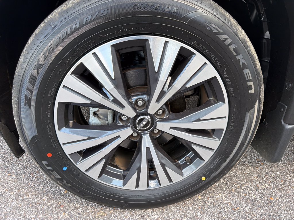 Used 2023 Nissan Rogue SV w/ SV Premium B Package FWD image 17