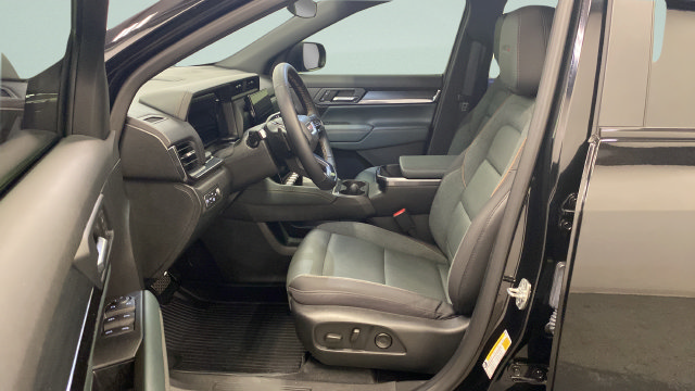 Used 2026 GMC Terrain AT4 w/ Convenience Package III AWD/4WD image 9