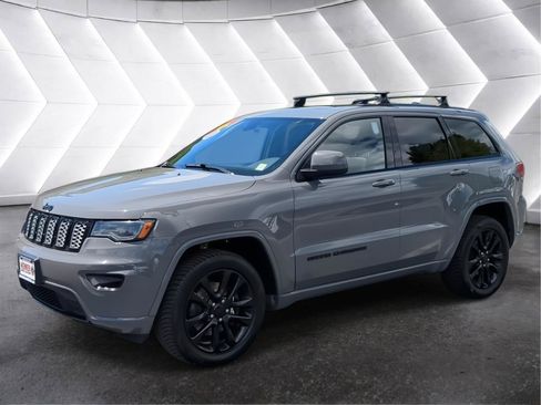Used 2021 Jeep Grand Cherokee Laredo X AWD/4WD image 2