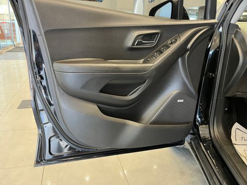 Used 2018 Chevrolet Trax LT w/ Sun & Sound Package image 15