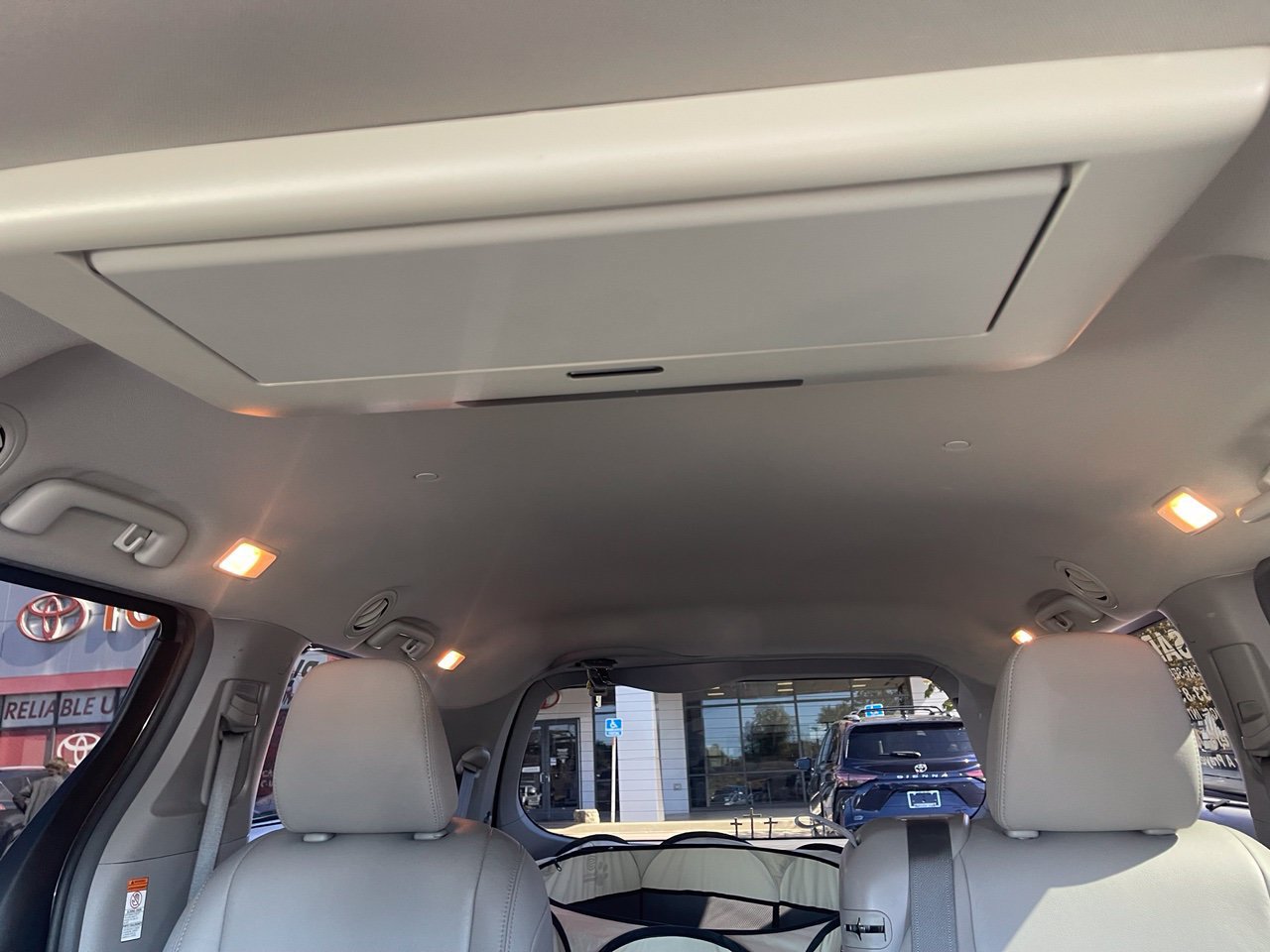 Used 2015 Toyota Sienna XLE Premium FWD image 12